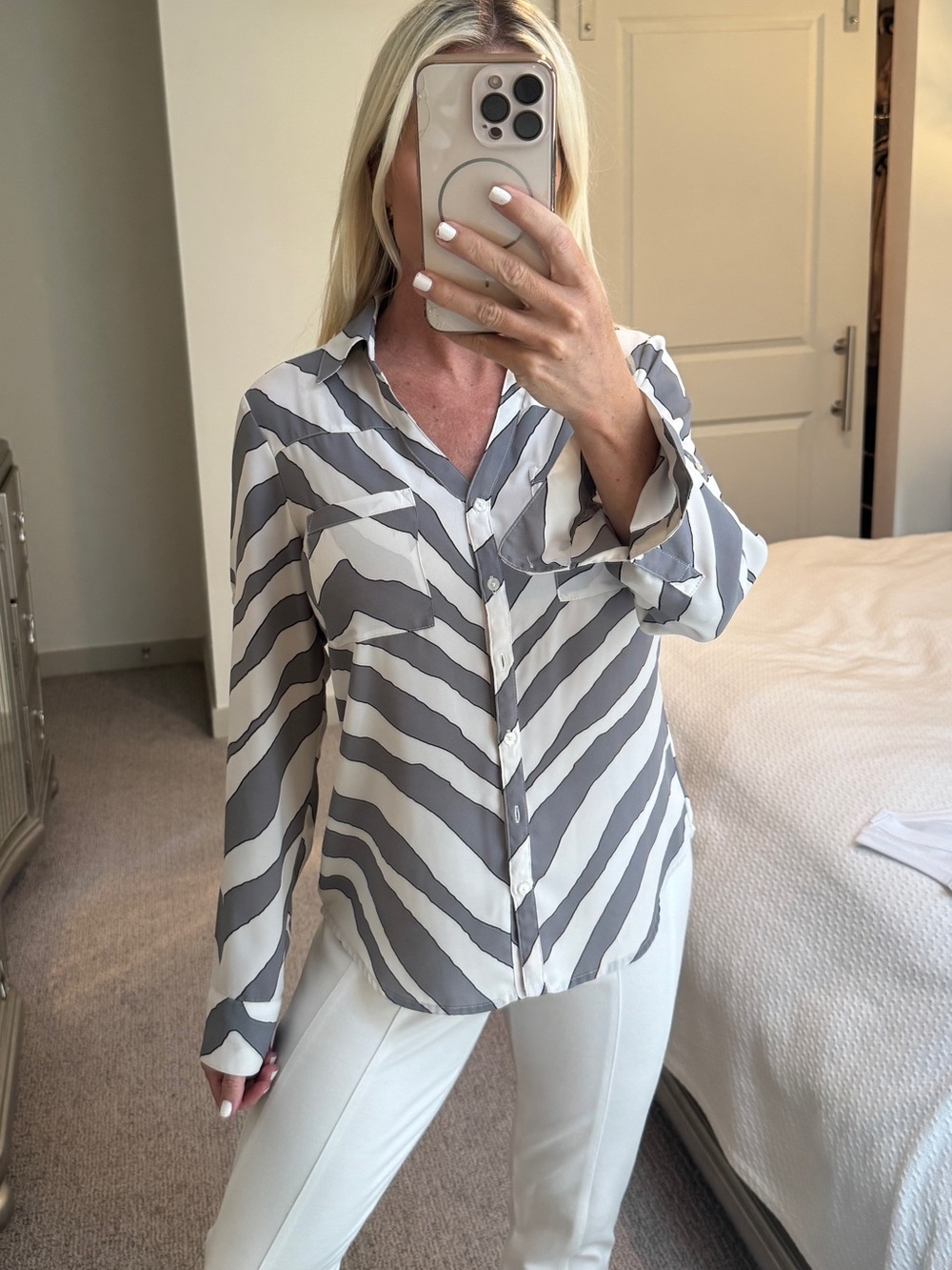 Express Zebra Striped Long Sleeve Button down Blouse Gray & White Size Small P